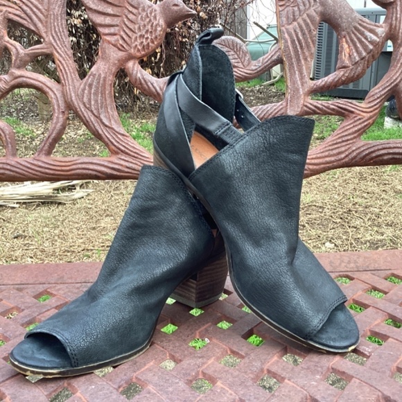 💋Lucky Brand Pebbled Leather Black Peep Toe Block Heel Ankle Booties - Picture 7 of 9